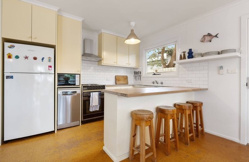 Inverloch House | Treehouse Inverloch next to Inverloch Surf Beach