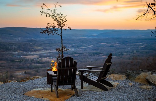 Lupton City Cabin | Treehouse - More Luxury