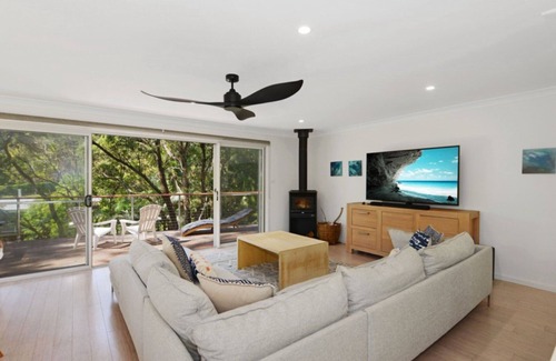 Macmasters Beach House | Treehouse on Stone - House and Private Guest Suite