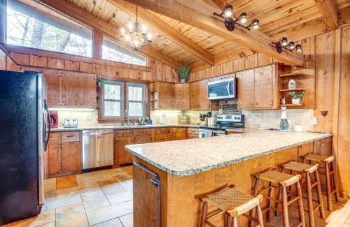 Massanutten House | Treehouse-Style Cabin, 1 Mi to Massanutten Resort