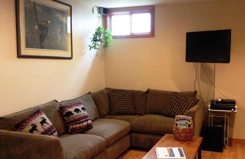 Friday Harbor Condo | Treehouse Suite - Downtown - Walking Distance to Ferry, Stores, Restaurants!