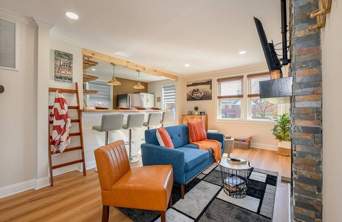 Parkville Apartment | Treehouse Suite | King BR | Spa bath | Calm Energy