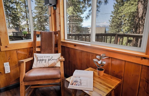 Brockway House | Treehouse Tahoe Cabin | Cozy 1-Bed Retreat with Hot Tub, Fireplace & Pet-Friendl