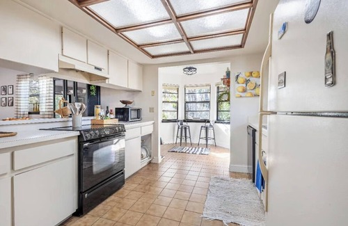 Elfers House | Treehouse Vibes! - 3BR/2BA Stilt Home - 10 Min From Beach - Pet-Friendly