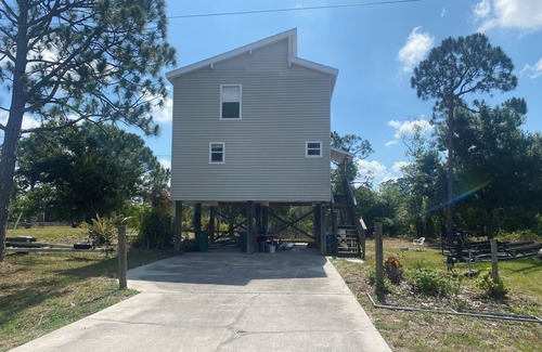 Punta Gorda House | Treehouse views of the lake in Punta Gorda, Florida