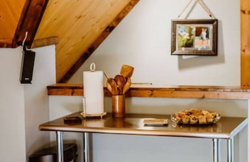 Dunlap House | Treetop Hideaway at Barr5 Ranch · Cozy Mtn Hideaway GH/Hot Tub/Stunning Sunset View