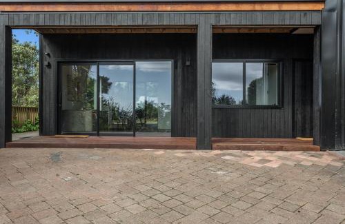 Ohope House | Treetop Hideaway - Ohope Holiday home