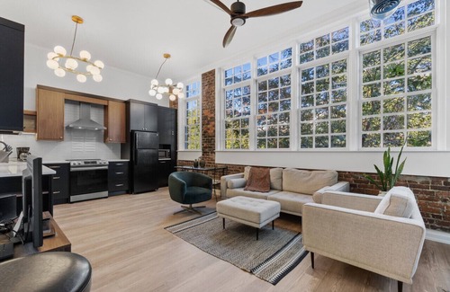 Shandon Condo | Treetop Loft 2/2 USC Downtown Columbia