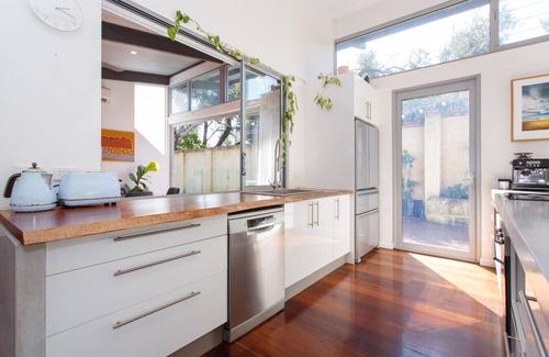Beaconsfield Apartment | Treetop Retreat - Spacious modern home with pool