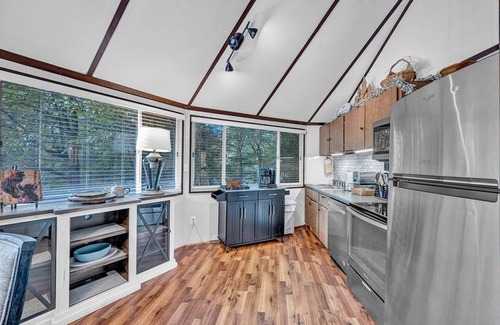 Sugar Mountain House | Treetop Retreat - w/Deck & Firepit