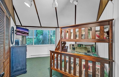 Sugar Mountain House | Treetop Retreat - w/Deck & Firepit