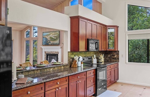 Del Monte Forest House | Treetop - Serene,Centrally Located Forest Retreat
