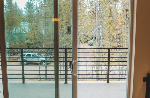 Island Park Apartment | Treetop Views 2 bedroom 2 bath