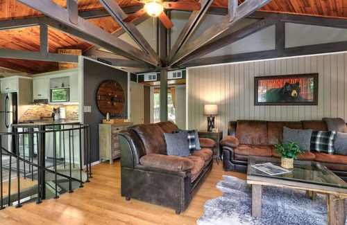 Big Canoe Ski Chalet | Treetopper Hideaway - A Relaxing Chic Bungalow