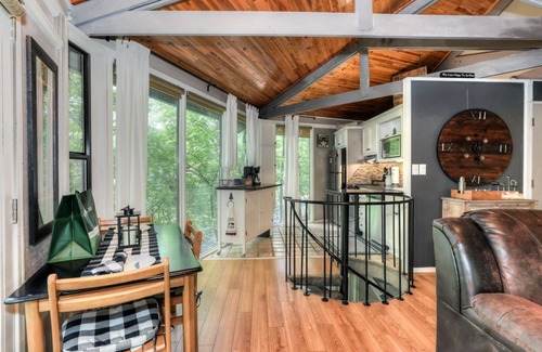 Big Canoe Ski Chalet | Treetopper Hideaway - A Relaxing Chic Bungalow