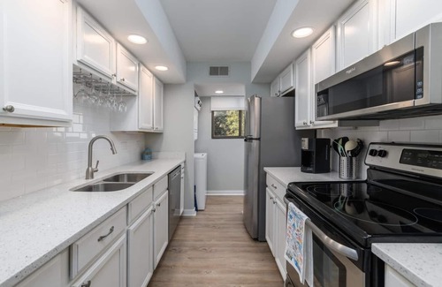Hilton Head Island Condo | Treetops 5004 - Stunning Villa: Beach & Coligny
