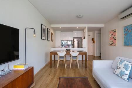 Erskineville Apartment | Treetops Erskineville Apartment w Parking & Aircon