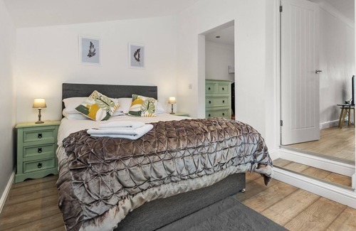 Saundersfoot Cottage | Treetops - Modern Cottage, Close to Beach