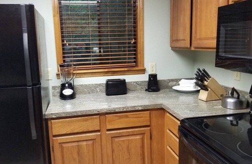Gatlinburg Resort | Treetops Resort-Gatlinburg. On Roaring Fork Stream 2BD/2BA Condo SUNDAY Check In