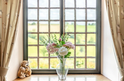 Kingswood House | Tref y Nant - One Bedroom House, Sleeps 2