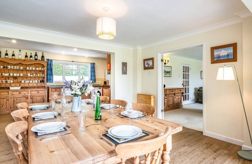 Rock Cottage | TREGILLAN, pet friendly, with open fire in Rock