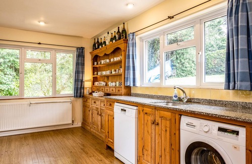 Rock Cottage | TREGILLAN, pet friendly, with open fire in Rock