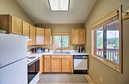 Trego Cabin | Trego Cabin w/Mtn Views, Easy Access to Lake