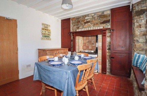 Perranporth House | TREGUNDY FARMHOUSE, family friendly, with a garden in Perranporth