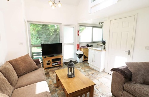 Llanteg Cottage | TRELESSY LODGE, pet friendly, character holiday cottage in Amroth