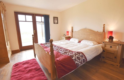 Eglwyswrw Cottage | TRELEW, pet friendly, with a garden in Newport, Pembrokeshire