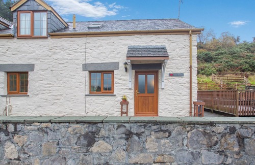 Penmachno House | Trem Machno - Two Bedroom House, Sleeps 4