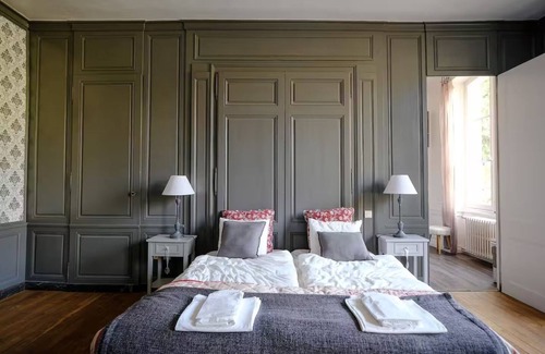 Isle-sur-Marne Other | Tremendous 8-bedroom castle in Isle-sur-Marne