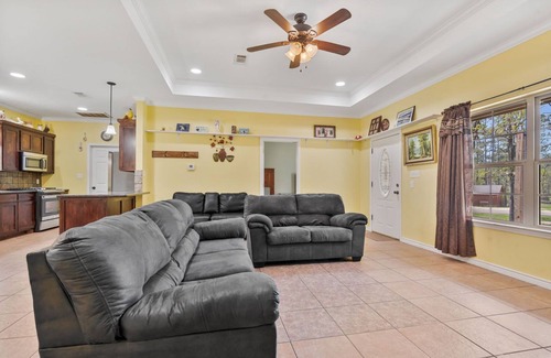 Brookeland House | Tremendous Family Home on the Curve! 3-bedrooms close to the lake and amenities
