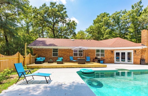 Meridian House | Tremendous House 4BR 2.5BA - Huge pool