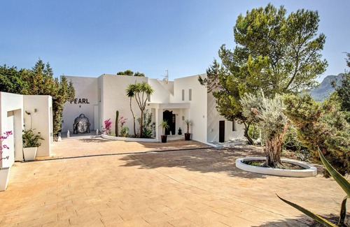 Ibiza Island Bed & Breakfast | TREMENDOUS HOUSE "PEARL" IN THE BEST AERA OF IBIZA ON THE FRONT LINE OF SEA