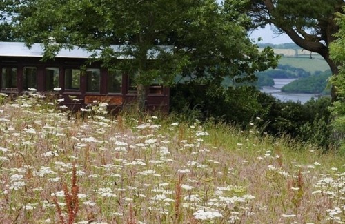 Helford Apartment | Tremerlin. Unique and Magnificently Situated 8 acre Waterside Artists' Retreat