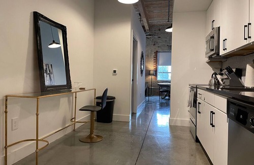 Judson Apartment | Trendy 1-bedroom apartment with a pool