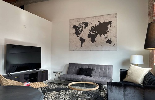 Judson Apartment | Trendy 1-bedroom apartment with a pool