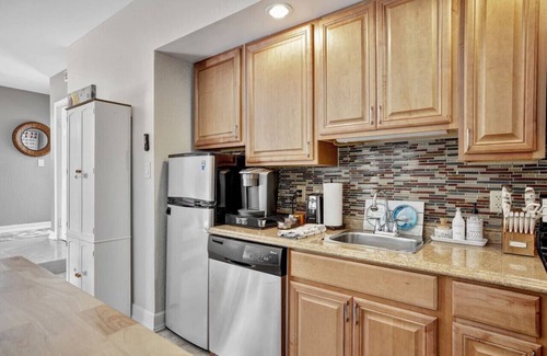 Lauderdale-by-the-Sea House | Trendy 1BR/2BA Heated Pool Short Walk to the Beach
