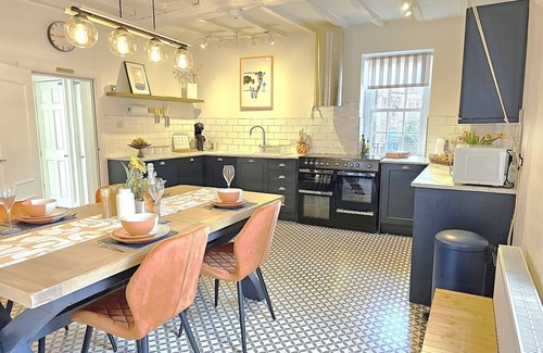 Shrewsbury Apartment | Trendy 2-bed escape in prime central location | Pass the Keys