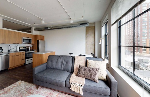 Eisenhower East Apartment | Trendy 2BR in The Foundry Near Amazon w/ Gym