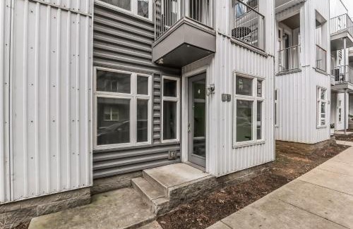 Maxwell House | Trendy 3 BDR for 8 Heart of Nash Near 5 Points