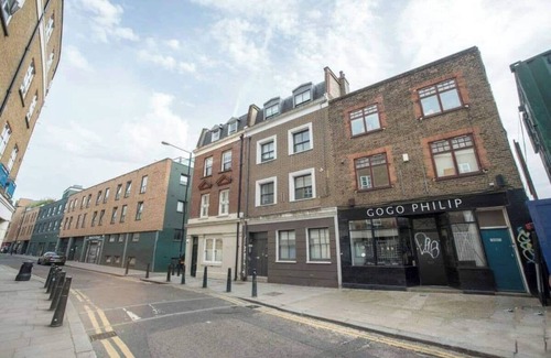 Whitechapel Apartment | Trendy 3 bedroom duplex with garden off Brick Lane