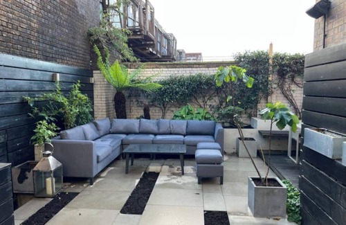 Whitechapel Apartment | Trendy 3 bedroom duplex with garden off Brick Lane