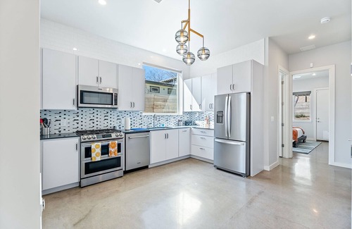 South Manchaca House | Trendy 3 bedroom in South Austin! Pet Friendly!