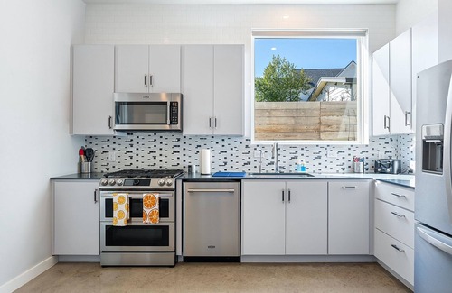 South Manchaca House | Trendy 3 bedroom in South Austin! Pet Friendly!