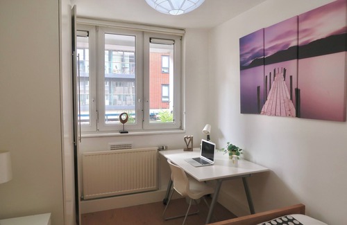 Bunhill Apartment | Trendy 4- bed Apartment in London w/balcony & lift, walking distance to tube