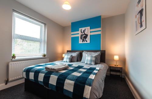 Southampton House | Trendy 4 Bedrooms-Sleeps 8-Long Term Disc-Driveway