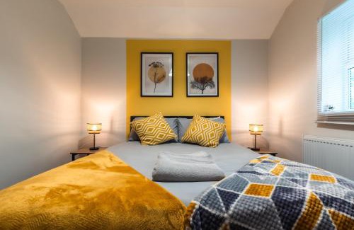 Southampton House | Trendy 4 Bedrooms-Sleeps 8-Long Term Disc-Driveway