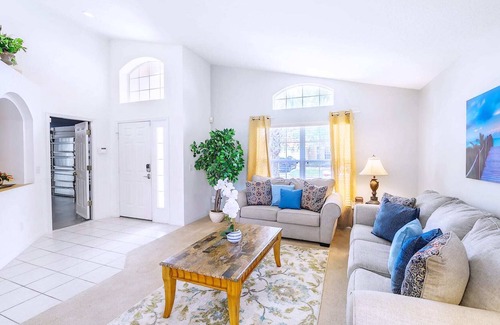 Solana House | Trendy 4BR Home - Pool, BBQ, Games - Near Disney!